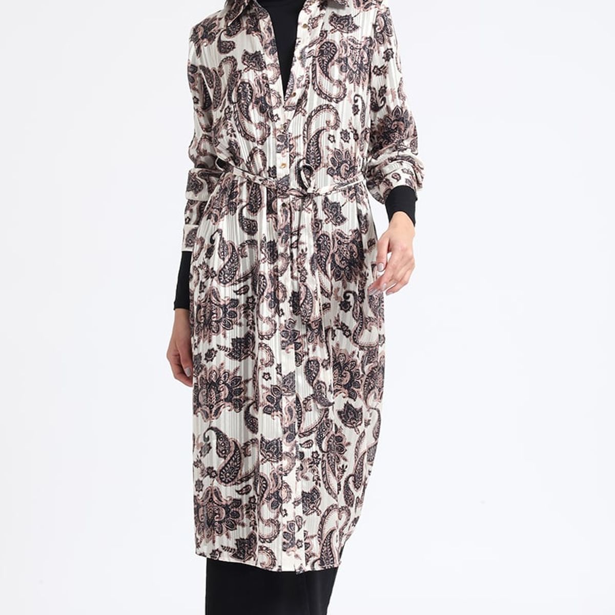 LIOLA - Camisa Larga Satin Estampado Fantasia Paisley, Beige Liola