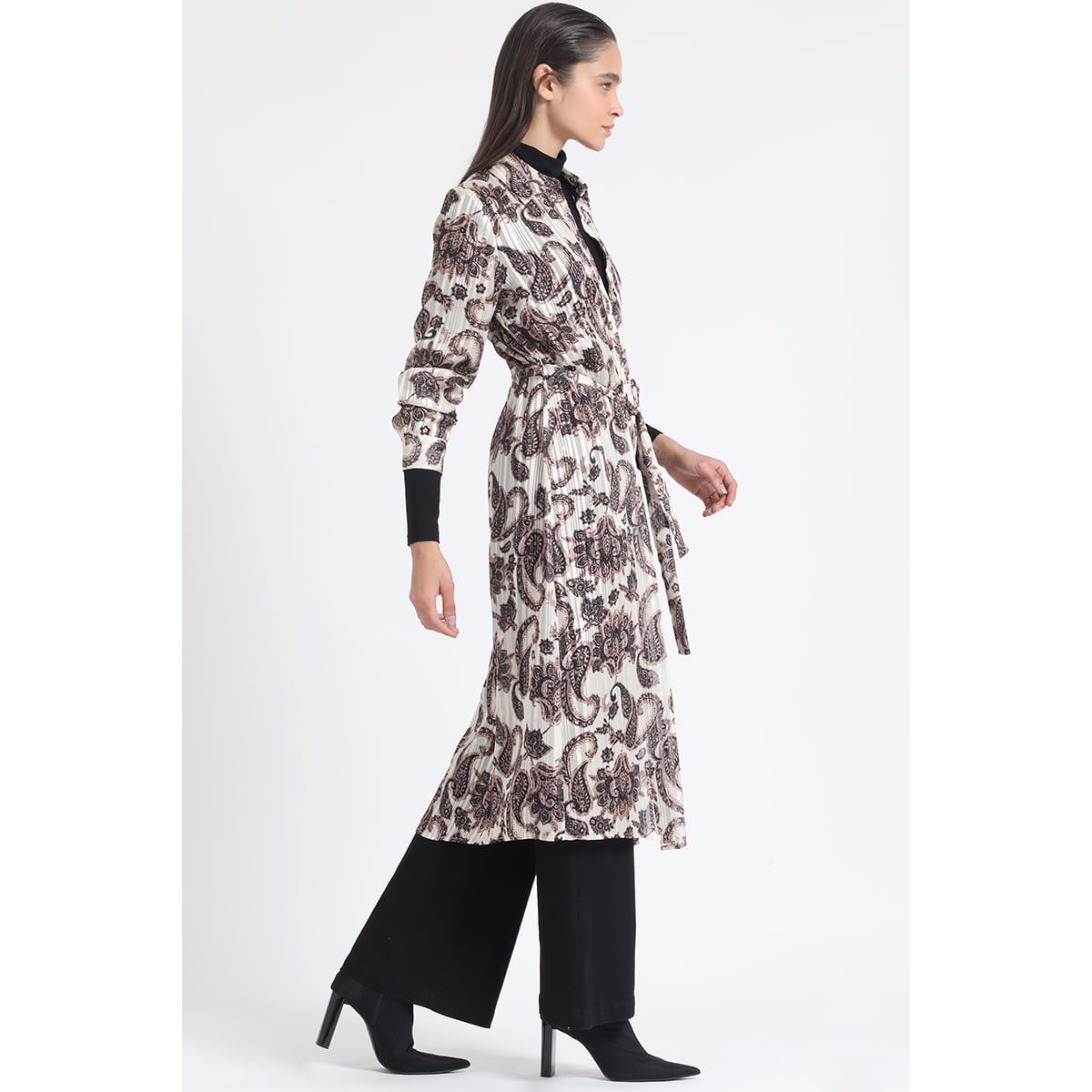 LIOLA - Camisa Larga Satin Estampado Fantasia Paisley, Beige Liola