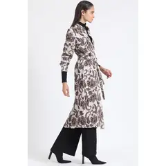 LIOLA - Camisa Larga Satin Estampado Fantasia Paisley, Beige
