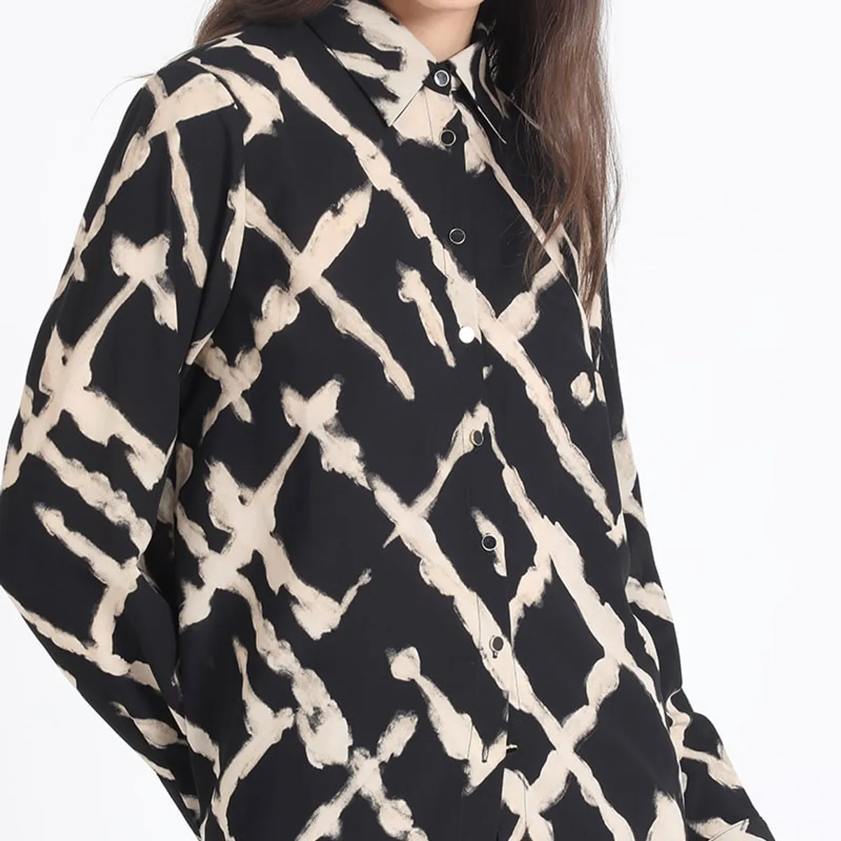 LIOLA - Blusa Estampada Tie Dye, Negro Liola