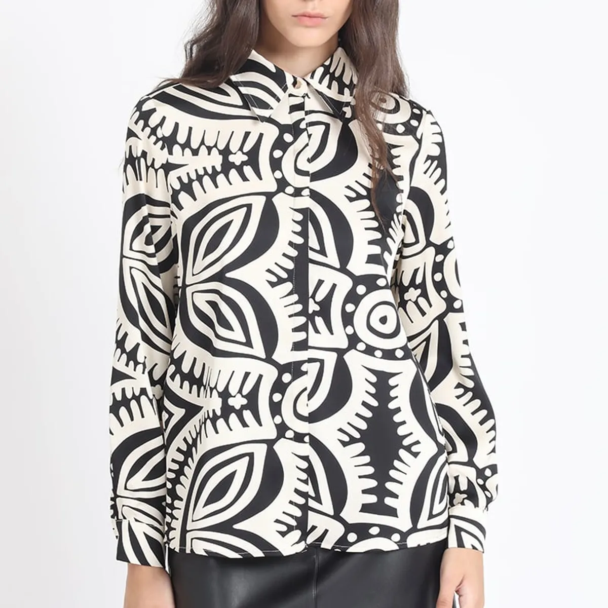 LIOLA - Camisa Satin Estampado Bicolor Boho, Negro Liola