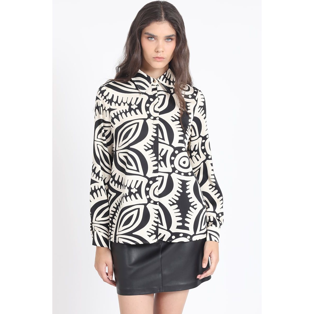 LIOLA - Camisa Satin Estampado Bicolor Boho, Negro Liola