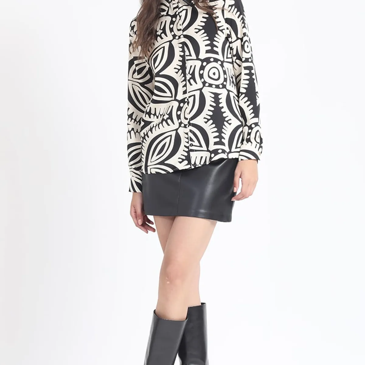 LIOLA - Camisa Satin Estampado Bicolor Boho, Negro Liola