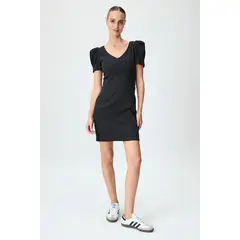 IO - Vestido Liso Negro