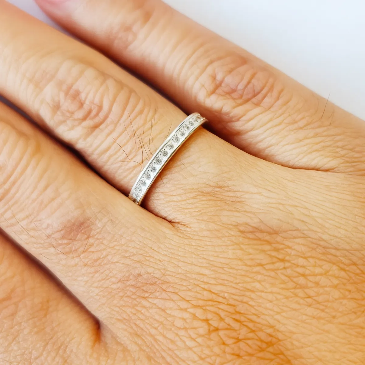 ANDREA COGGIOLA JOYAS - Anillo Aleska Medio Cintillo Plata Fina 925