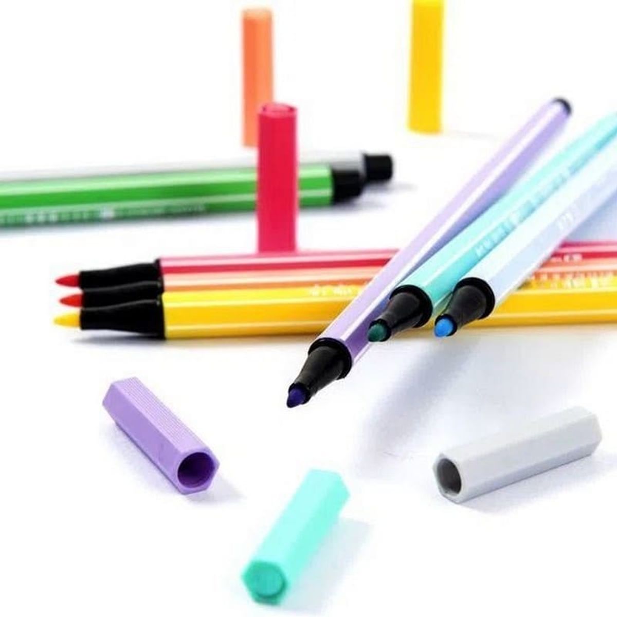 STABILO - Set de 15 Marcadores Stabilo Pen 68 en Estuche Rosado