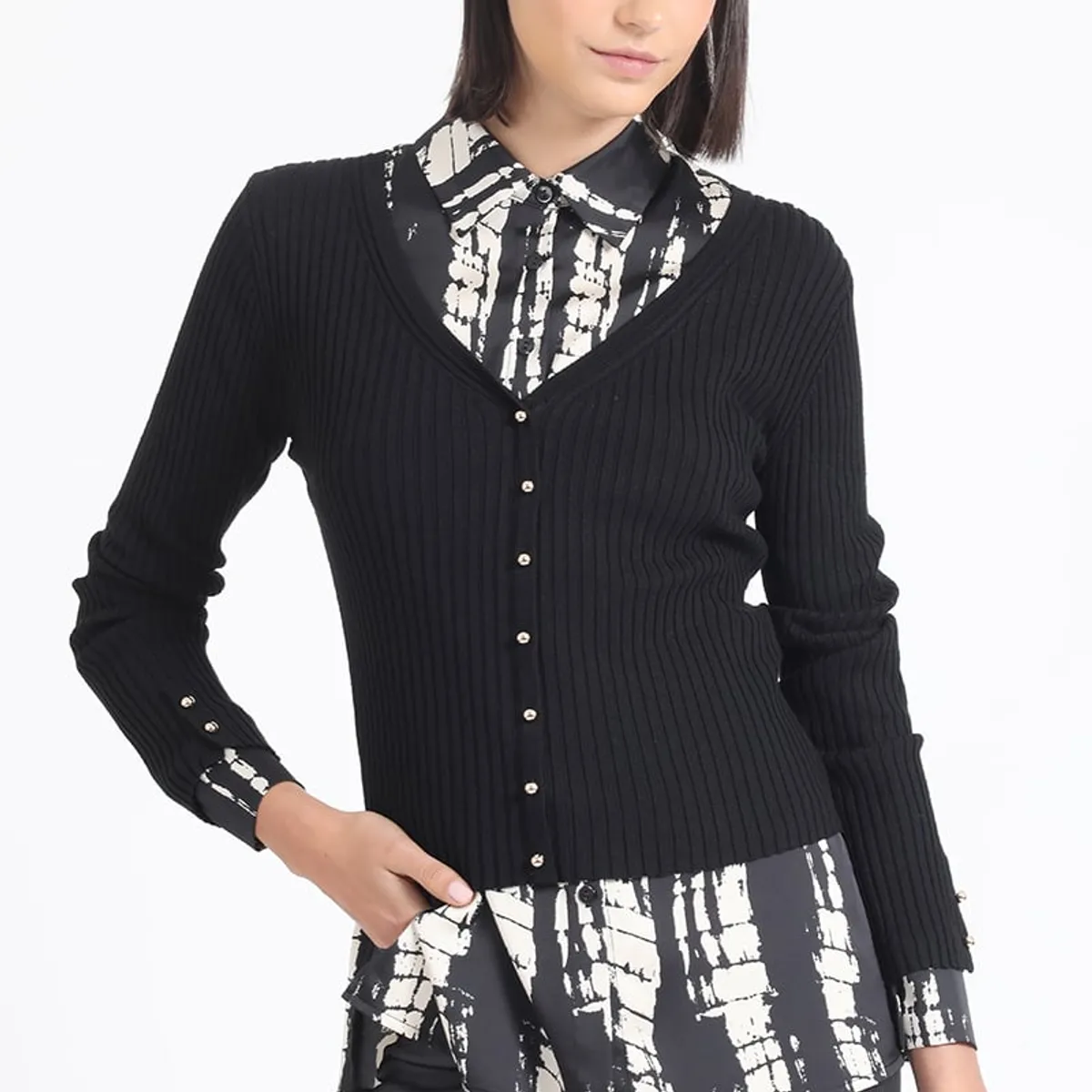 LIOLA - Cardigan Tejido Punto Boton Fantasia, Negro Liola
