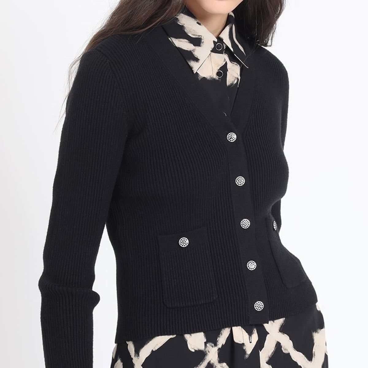 LIOLA - Cardigan Tejido Punto, Boton Joya, Negro Liola