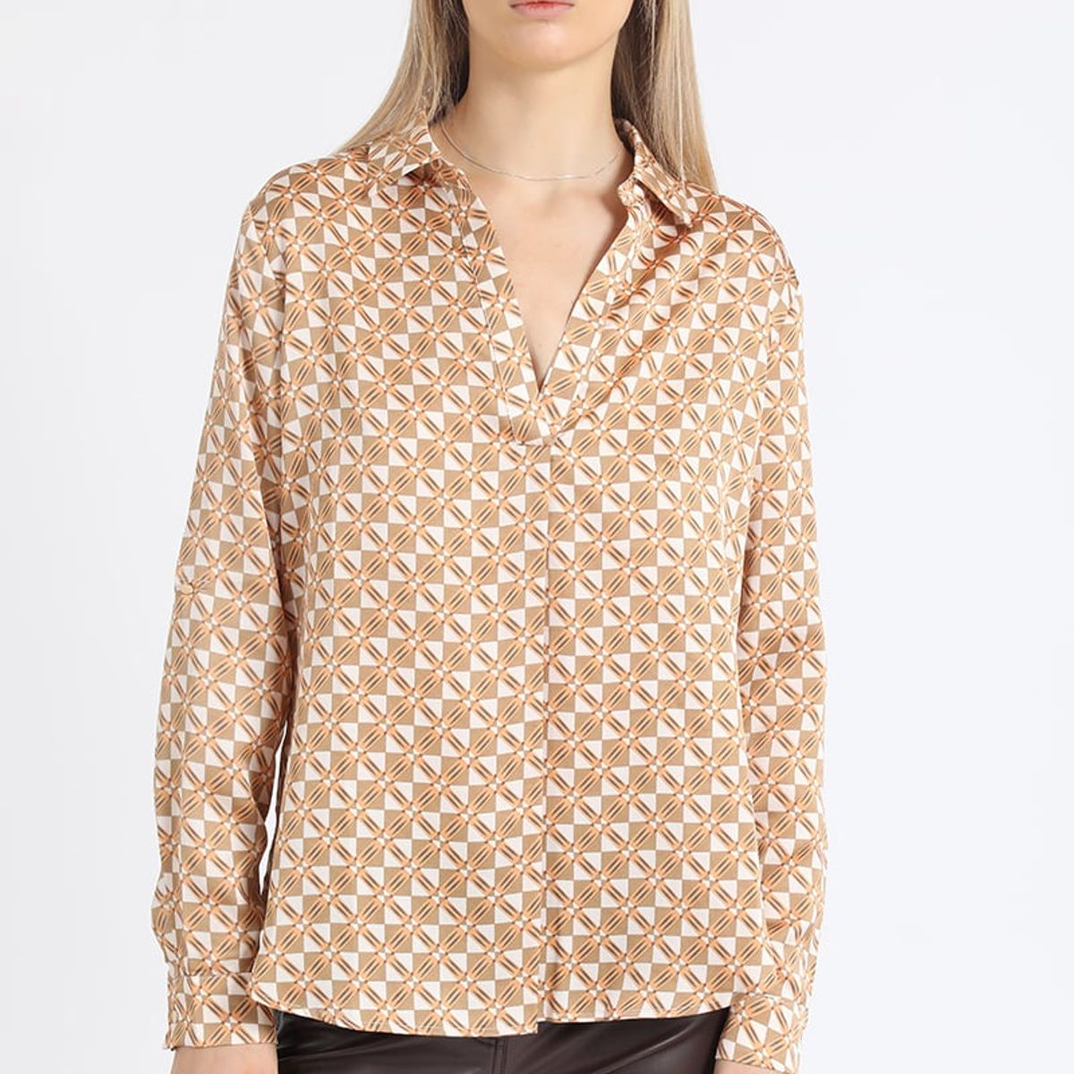 LIOLA - Blusa Satin Estampado Geo, Naranjo Liola
