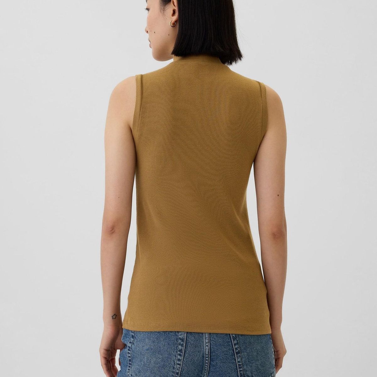 GAP - Polera Cuello Alto Sin Manga Mujer Café