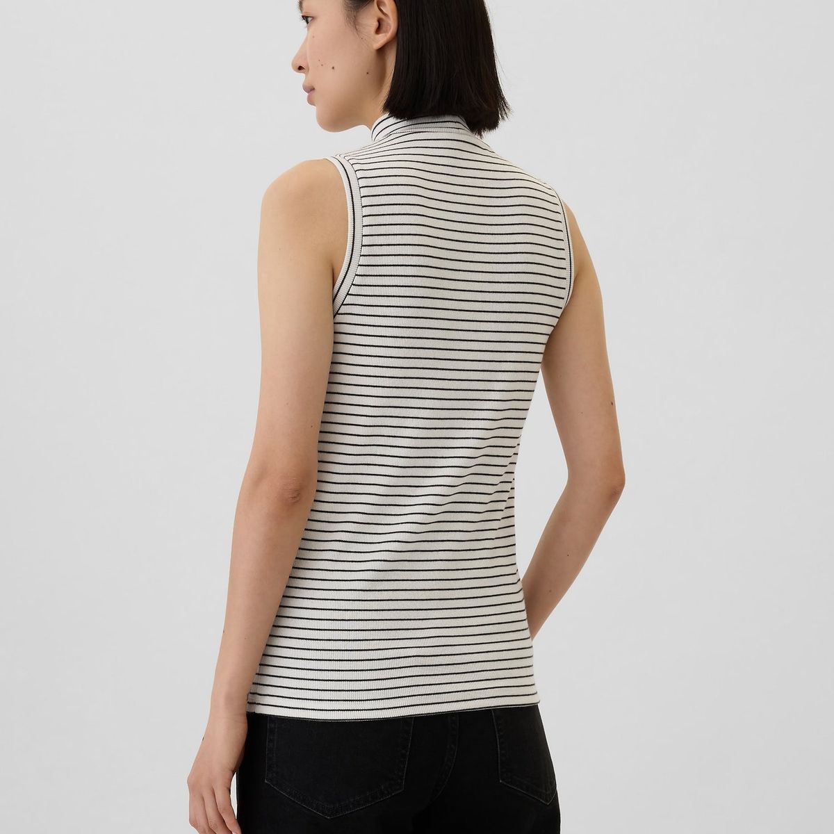 GAP - Polera Cuello Alto Sin Manga Mujer Blanco