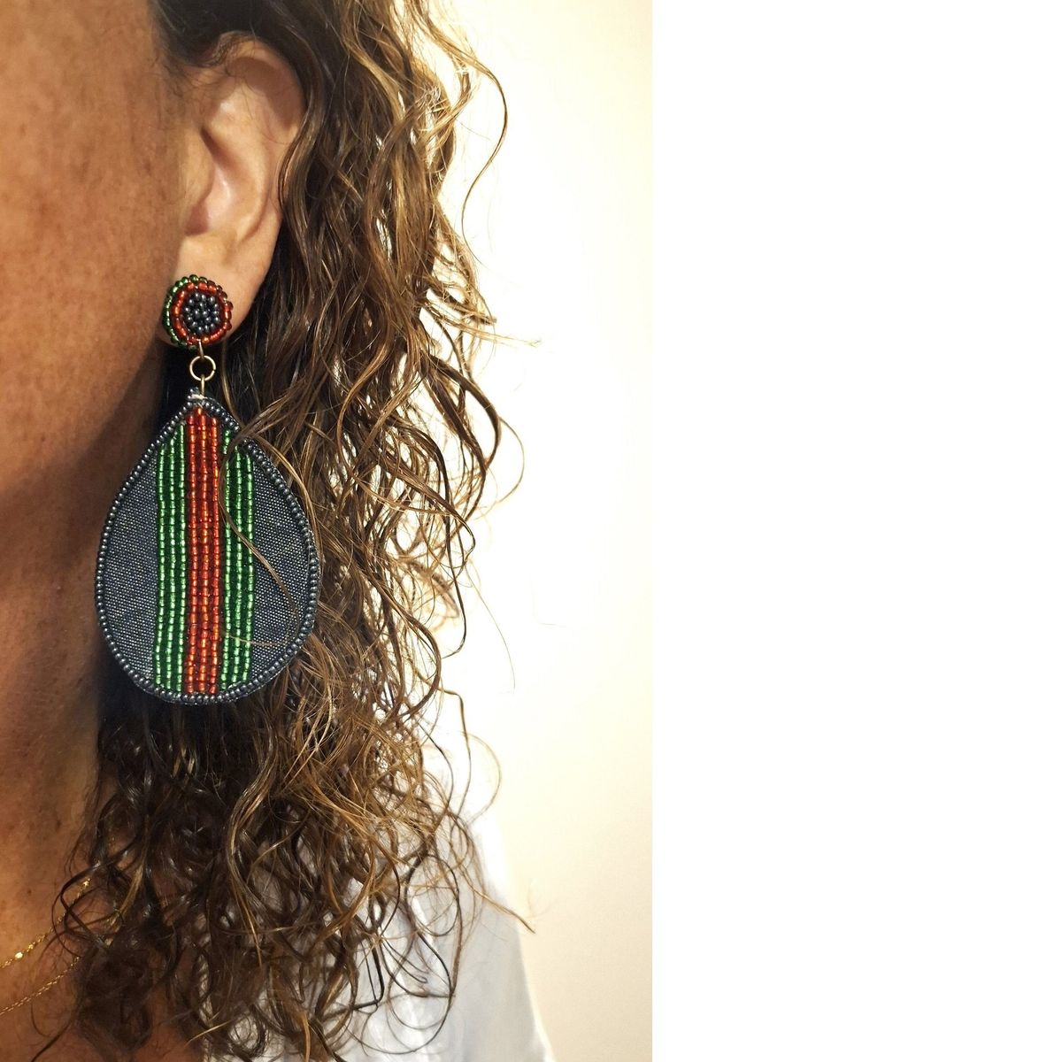 VANE COLLECTION - Aros para mujer boho liviano diseño denim y rojo bordado a mano