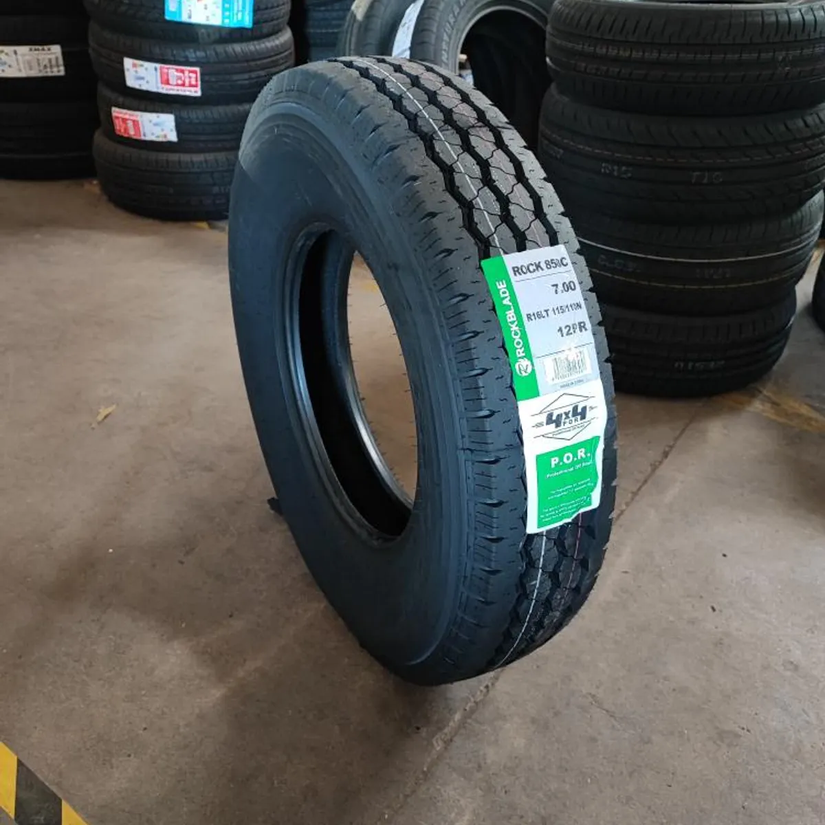 ROCKBLADE - Neumatico 700 R16lt Rockblade Rock 858c 115110n