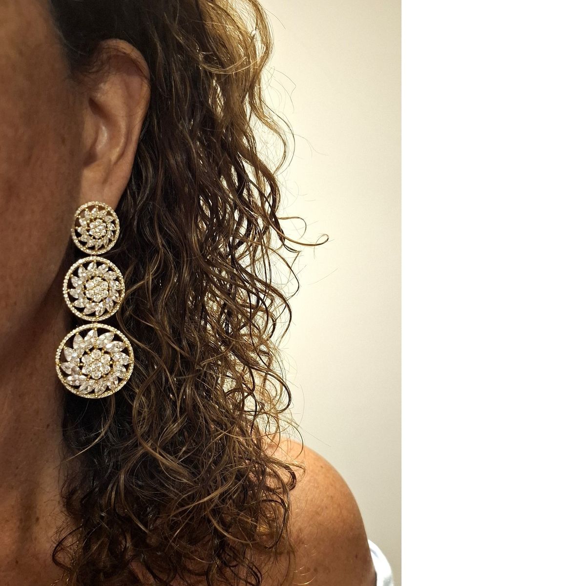 VANE COLLECTION - Aros para mujer colgante fantasía fina baño de oro y rosetas hojas circones