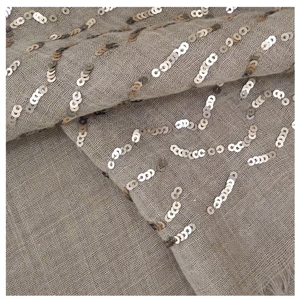 VANE COLLECTION - Pañoleta echarpe color fango 92% Lana 8% Seda bordada con lentejuelas