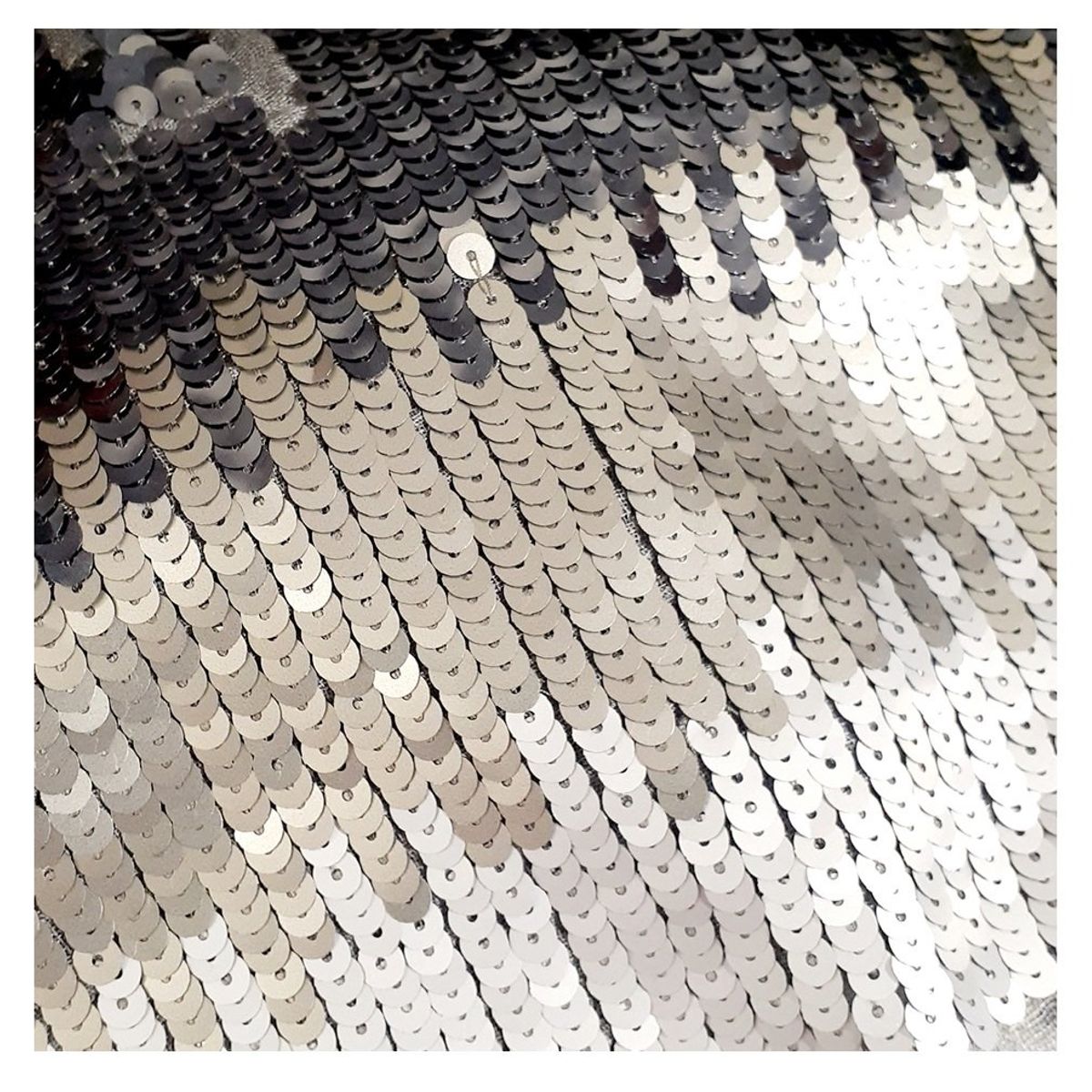 VANE COLLECTION - Pañoleta echarpe gris degradé 92% Lana 8% Seda bordada con lentejuelas