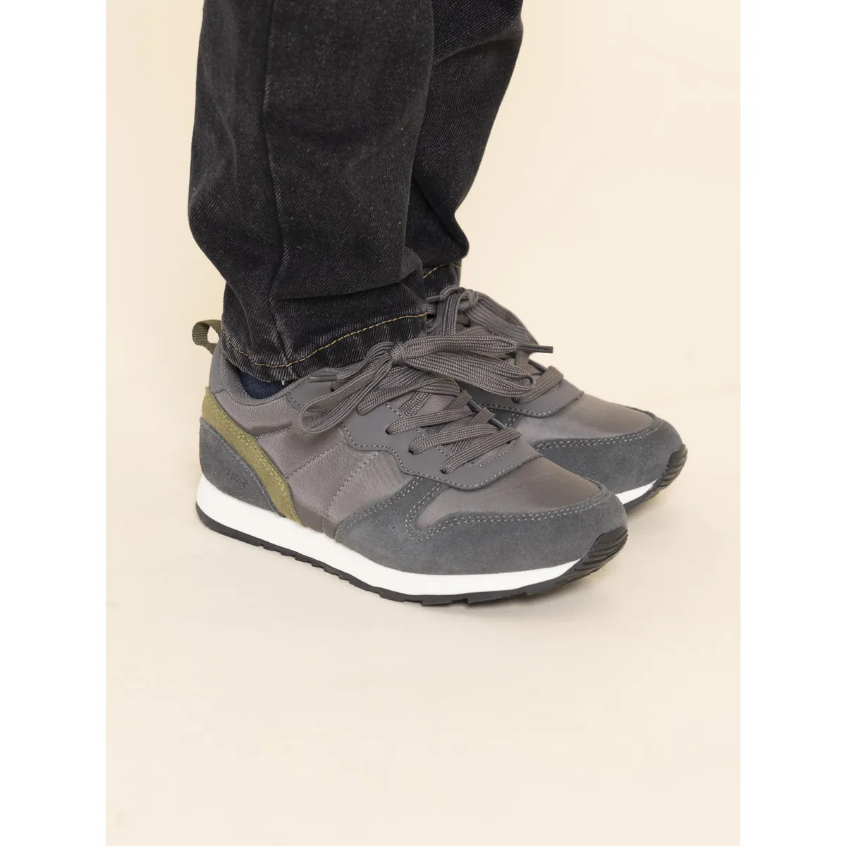 HUSH PUPPIES - Zapatilla Cuero Janet-K Niño Gris HUSH PUPPIES