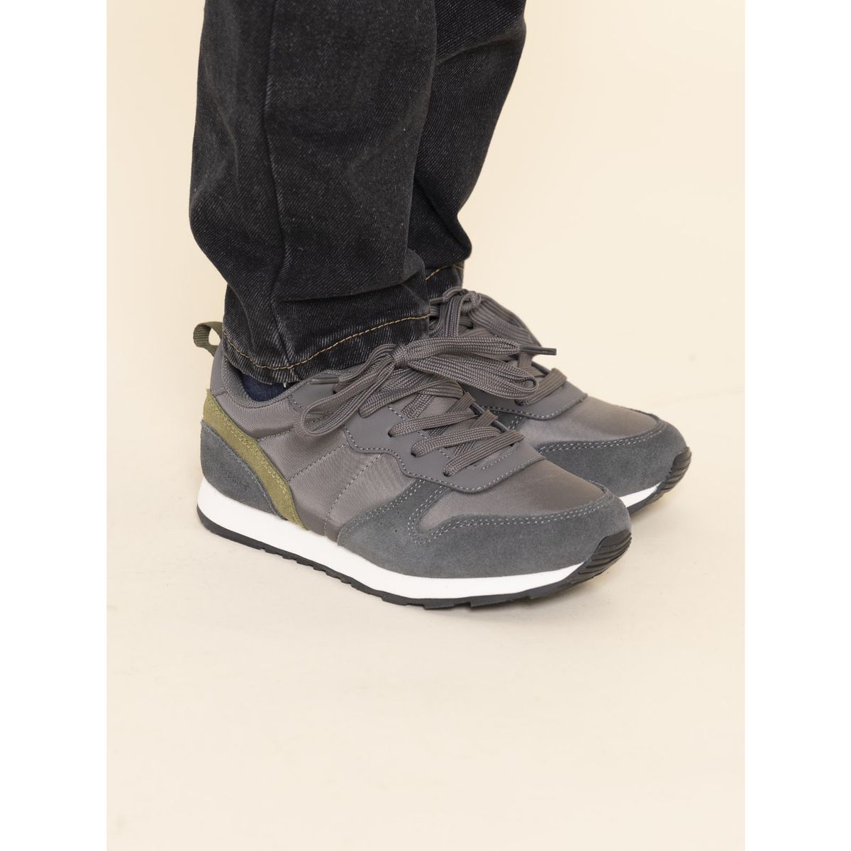 HUSH PUPPIES - Zapatilla Cuero Janet-K Niño Gris HUSH PUPPIES