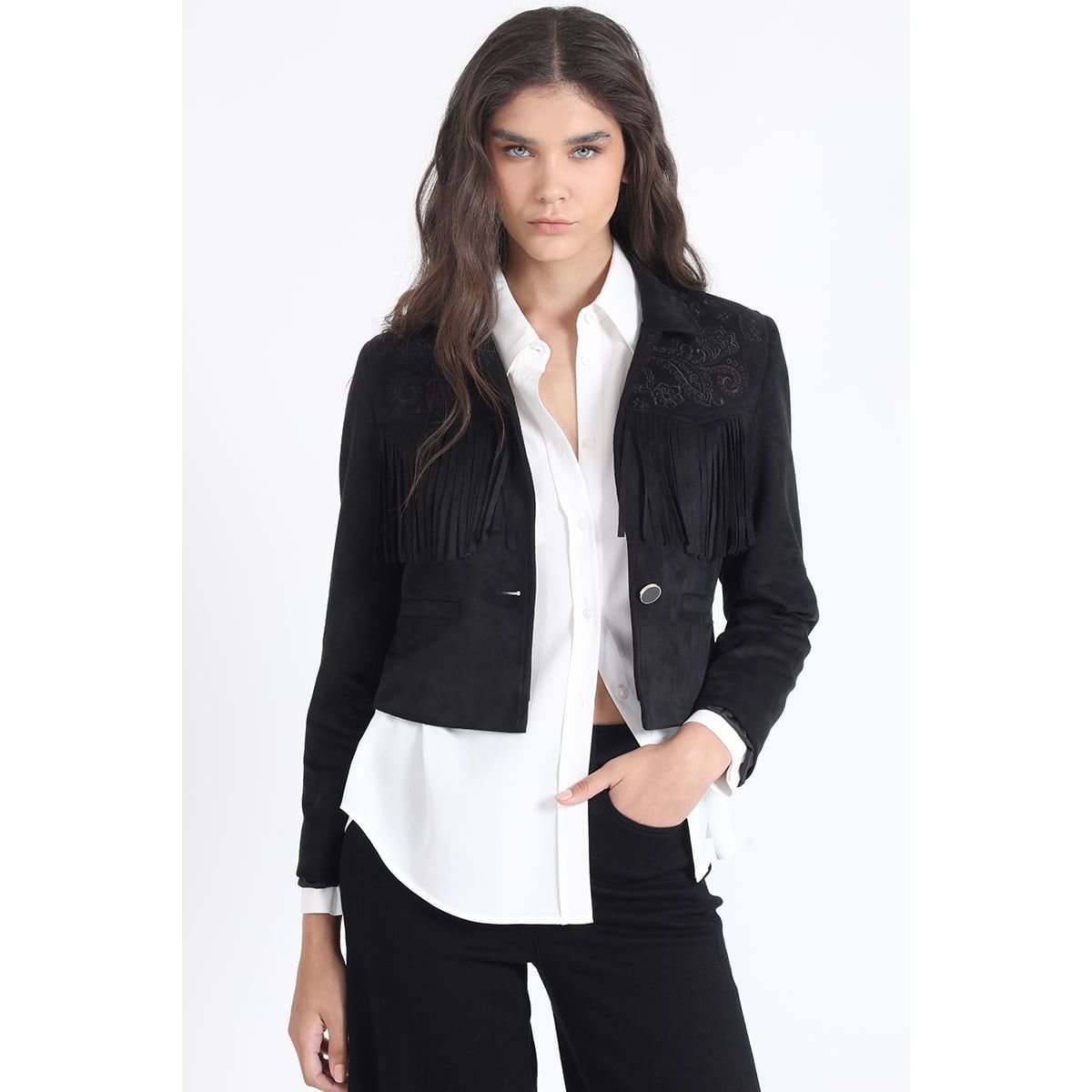 LIOLA - Chaqueta Cropped Efecto Gamuza, Flecos, Negro Liola