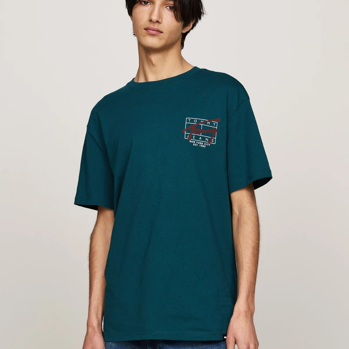 TOMMY HILFIGER - Polera Con Logo Estilo Grafiti Regular Fit Verde Tommy Hilfiger