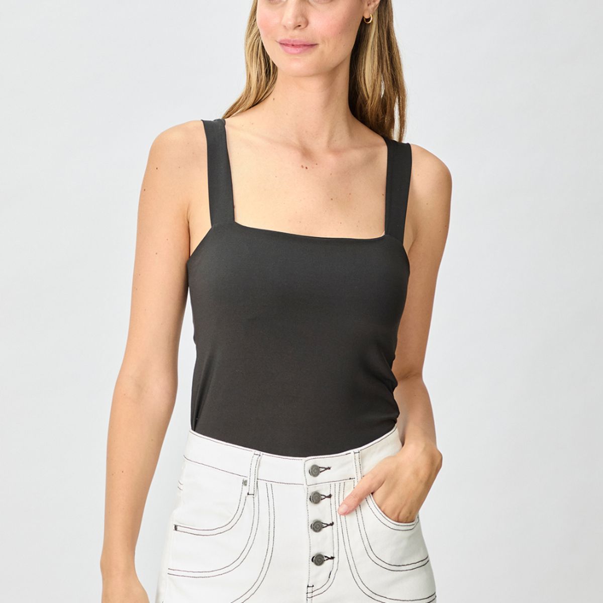 IO - Polera Sin Mangas Negro Mujer Io