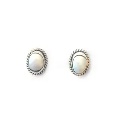 ANDREA COGGIOLA JOYAS - Aros Botón Óvalo Trenzado Perla De Río Plata Fina 925