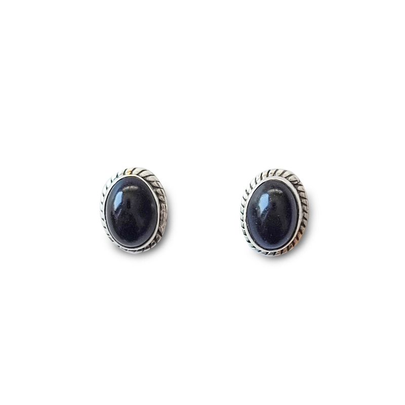 ANDREA COGGIOLA JOYAS - Aros Botón Óvalo Trenzado Ónix Plata Fina 925