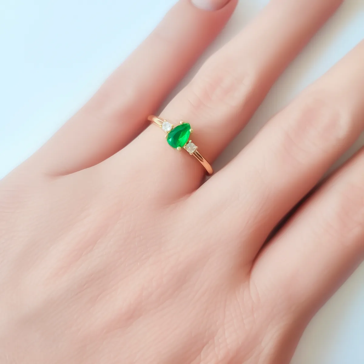 COGGIOLA - Anillo Gota Circón Verde Solitario Enchapado Oro 18K