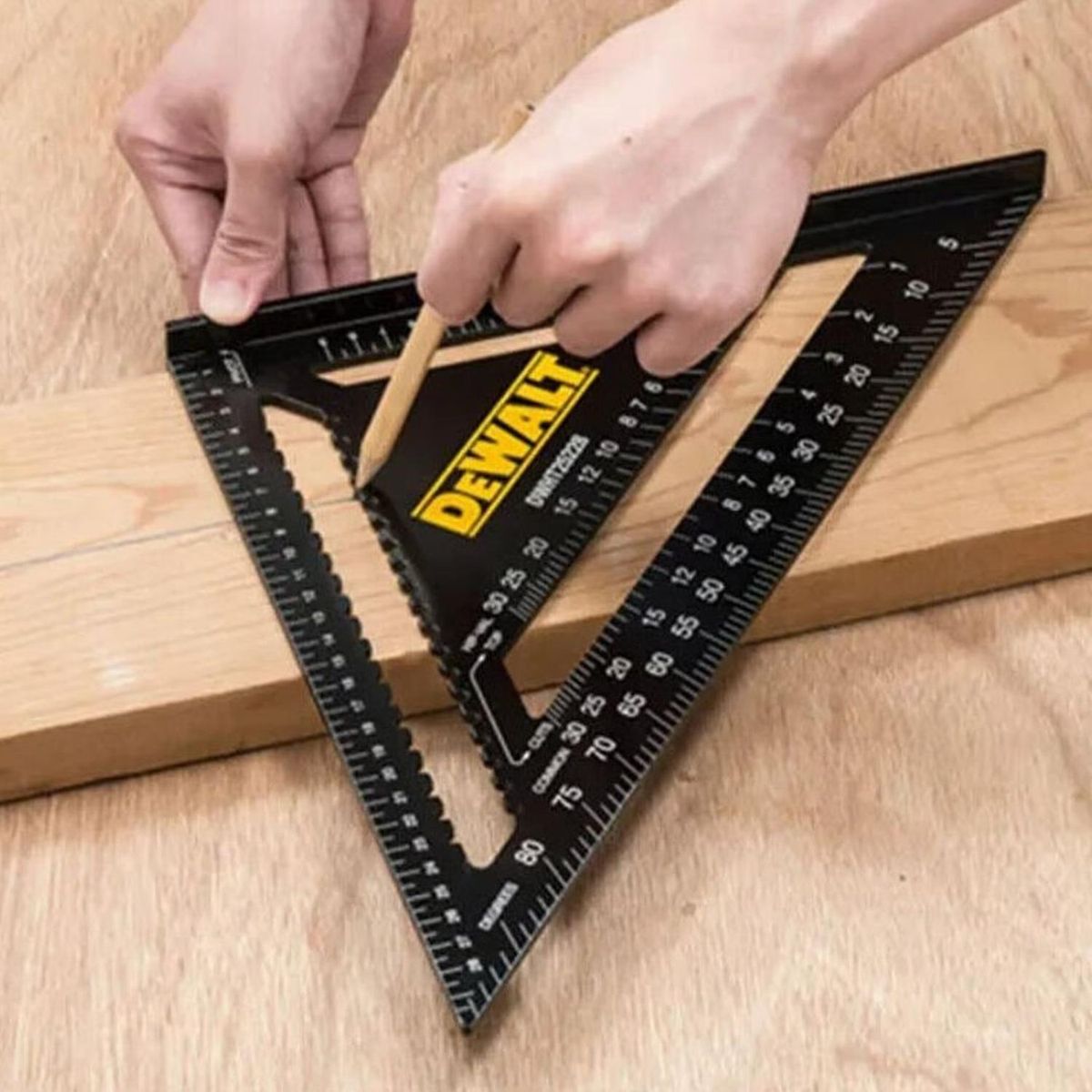 DEWALT - Escuadra Rapida Metálica De 18cm Dewalt Dwht25227-0