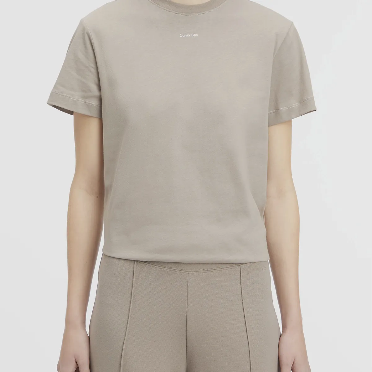 CALVIN KLEIN - Polera Nano Logo Regular Beige Calvin Klein