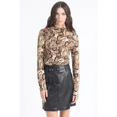 LIOLA - Polera Tipo Beatle, Estampado Animal Print,