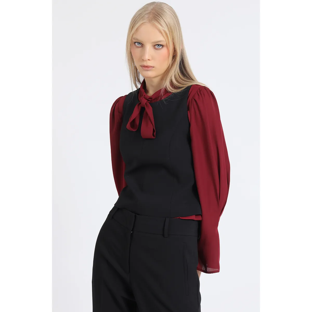 LIOLA - Top Entallado, Negro Liola