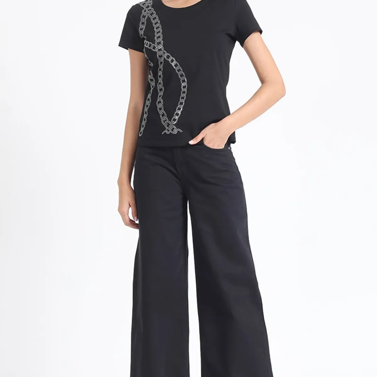 LIOLA - Polera Algodón Spandex, Cadena Strass, Negro Liola