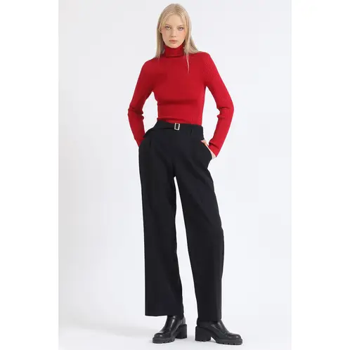 LIOLA - Pantalon Recto Con Pinzas Tiro Alto Negro