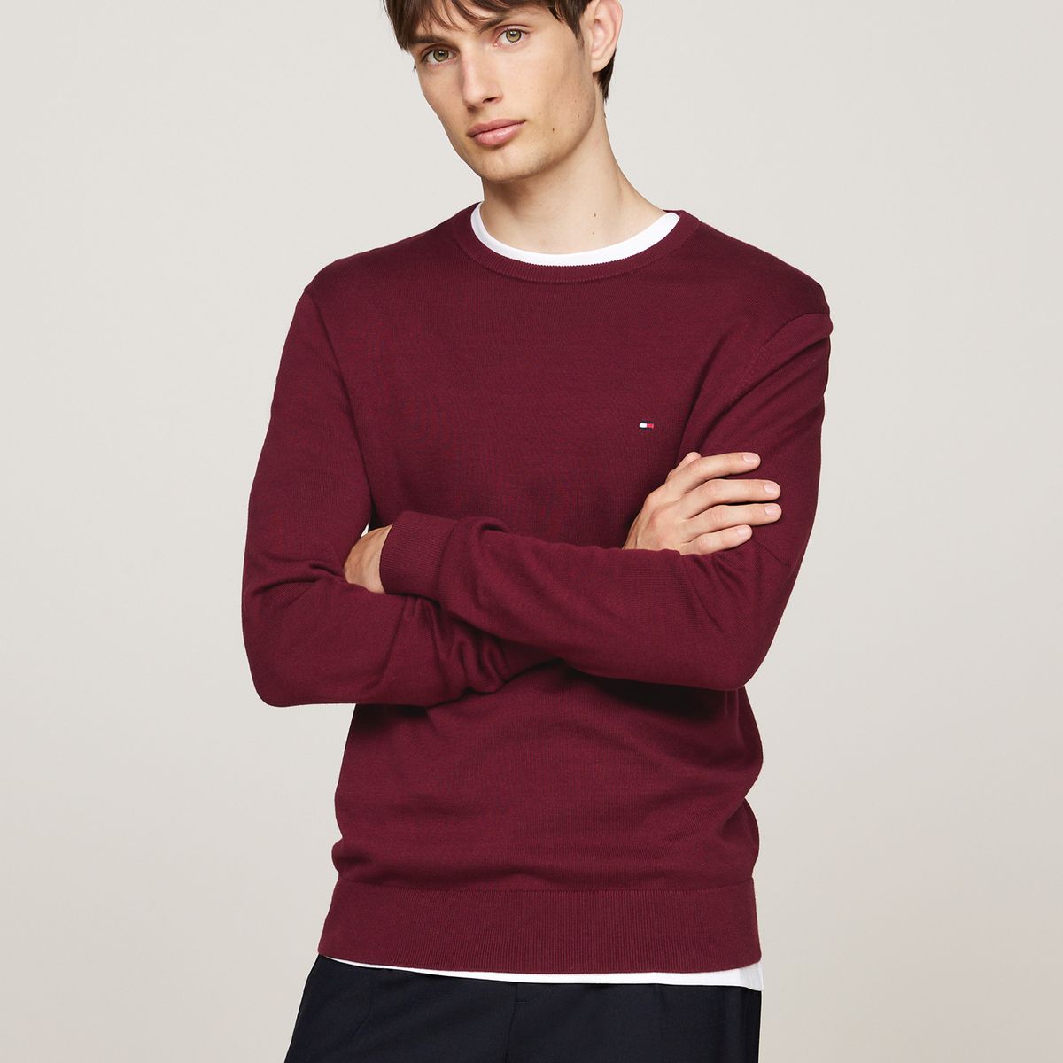 TOMMY HILFIGER - Sweater Básico Signature C-Neck Burdeo Tommy Hilfiger