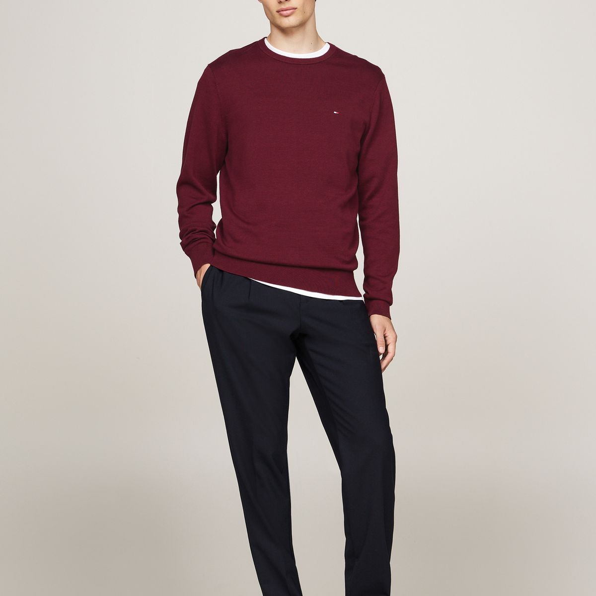 TOMMY HILFIGER - Sweater Básico Signature C-Neck Burdeo Tommy Hilfiger