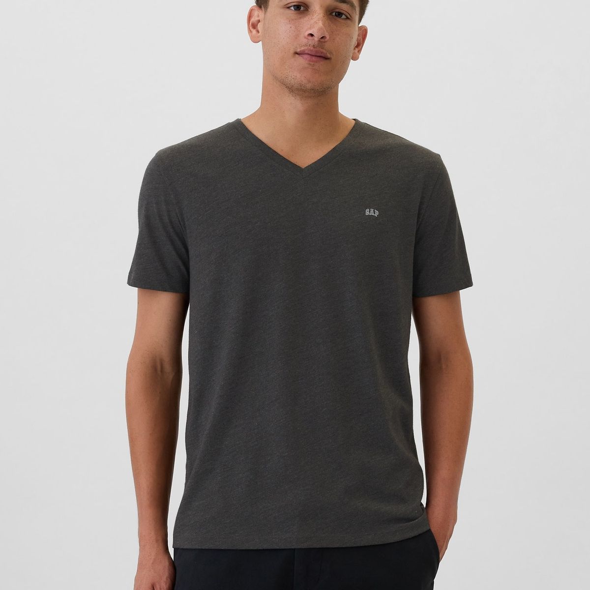 GAP - Polera Hombre Gap Mini Logo Manga Corta Cuello en V Gris
