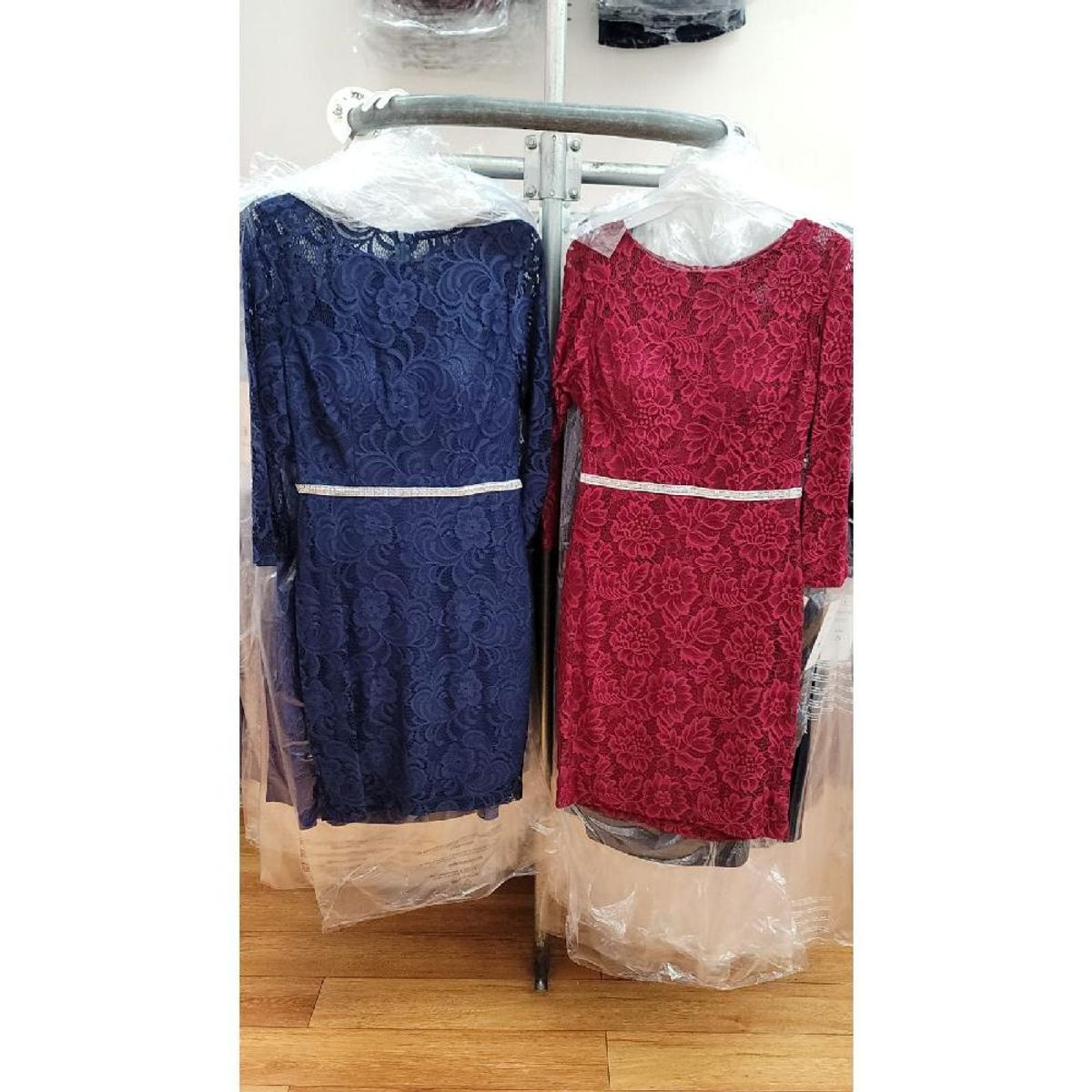 UNIQUE - VESTIDO MEDIO M6536 BURDEO - Burdeos