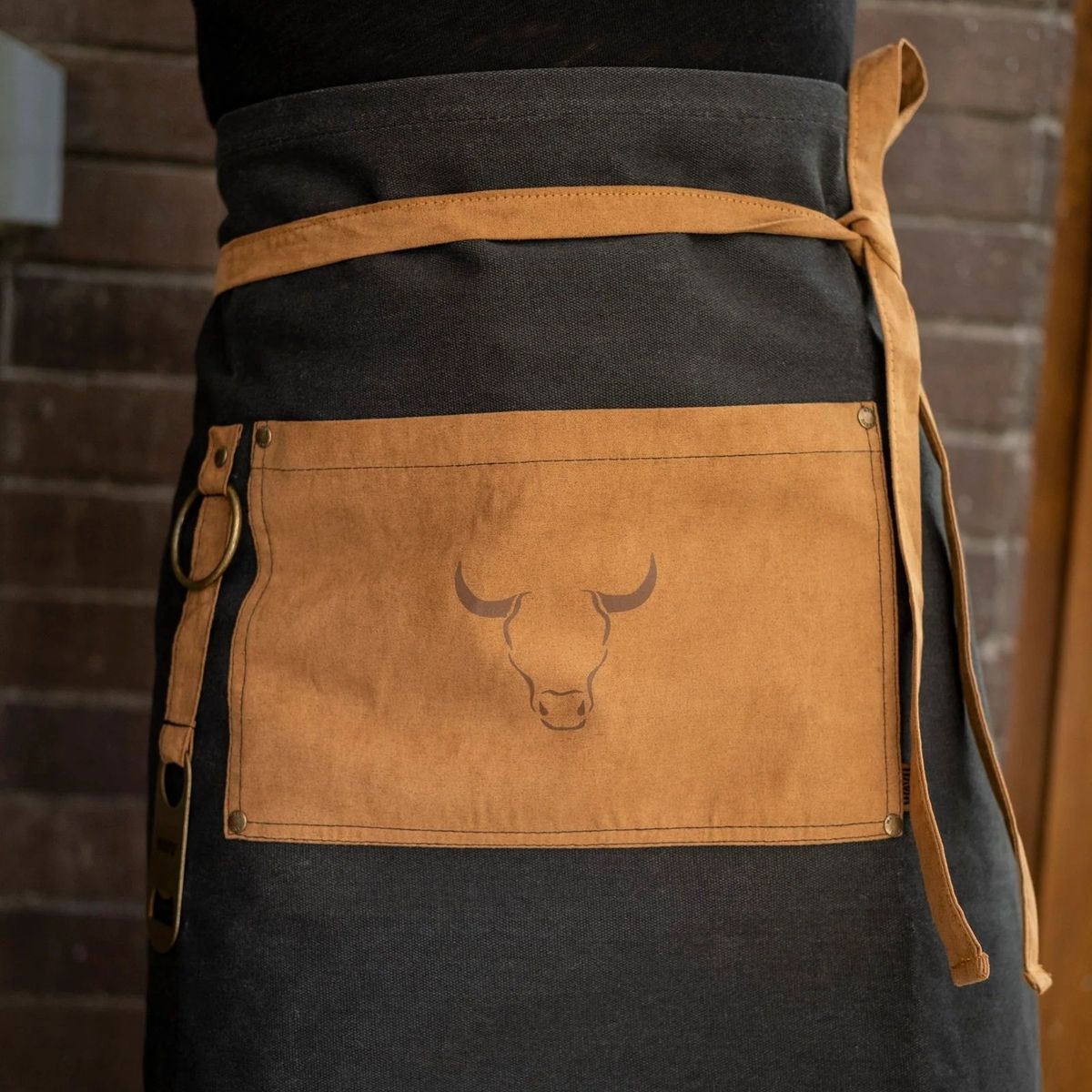 WAYU - Mandil Con Destapador Wayu