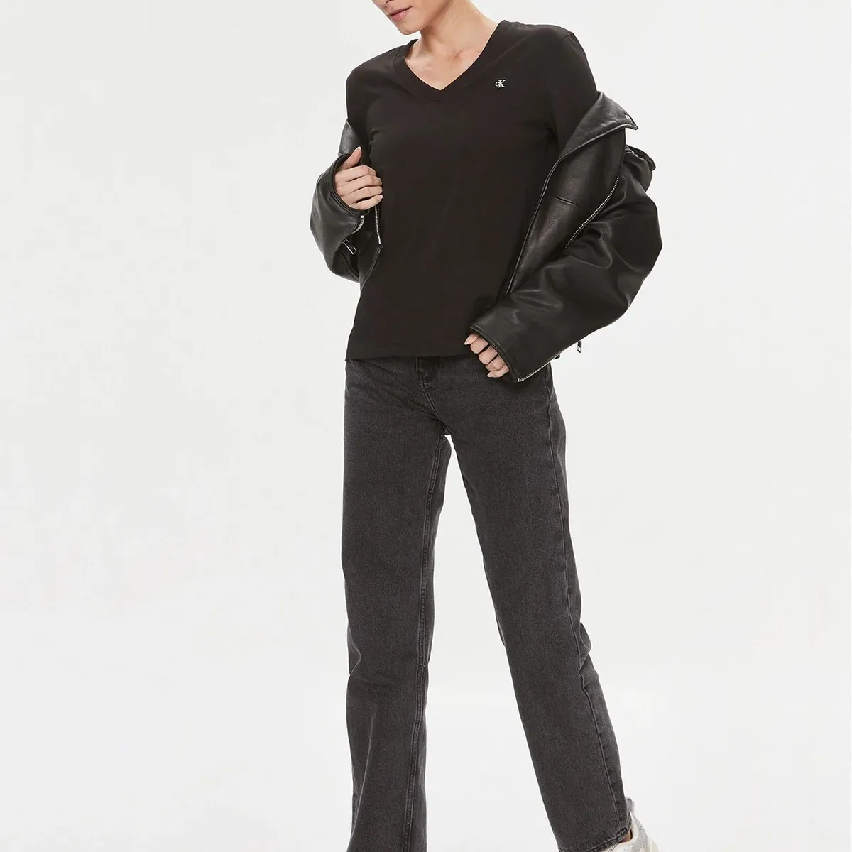 CALVIN KLEIN - Polera Ck Embro Badge V-Neck Negro Calvin Klein