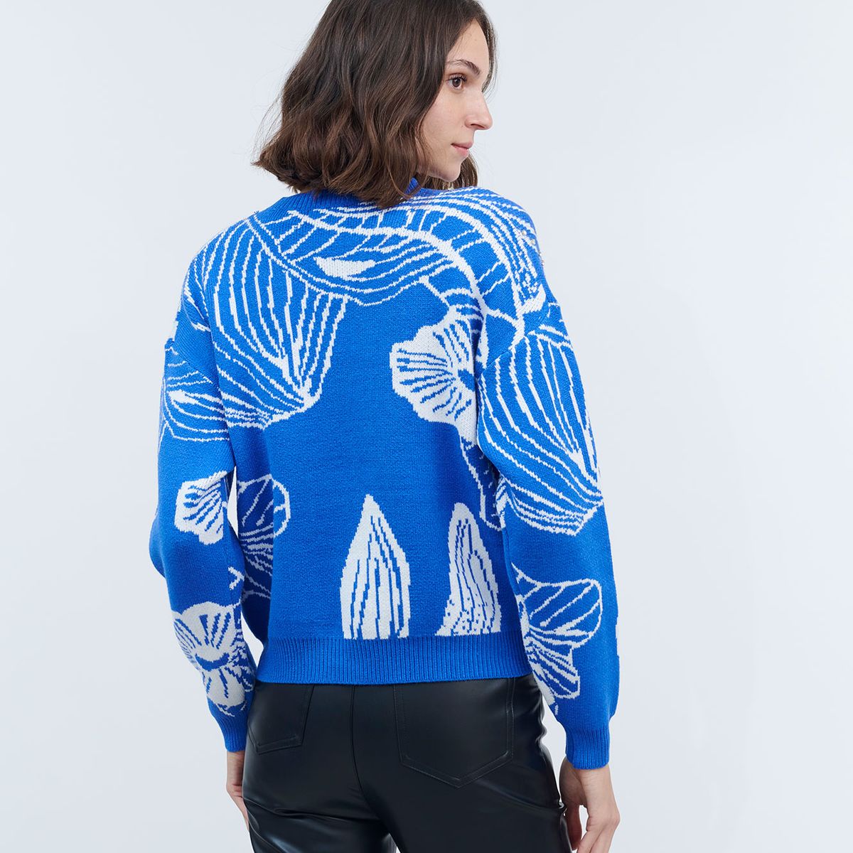 GUINDA - Sweater  cuello redondo con hojas y brillos Melya