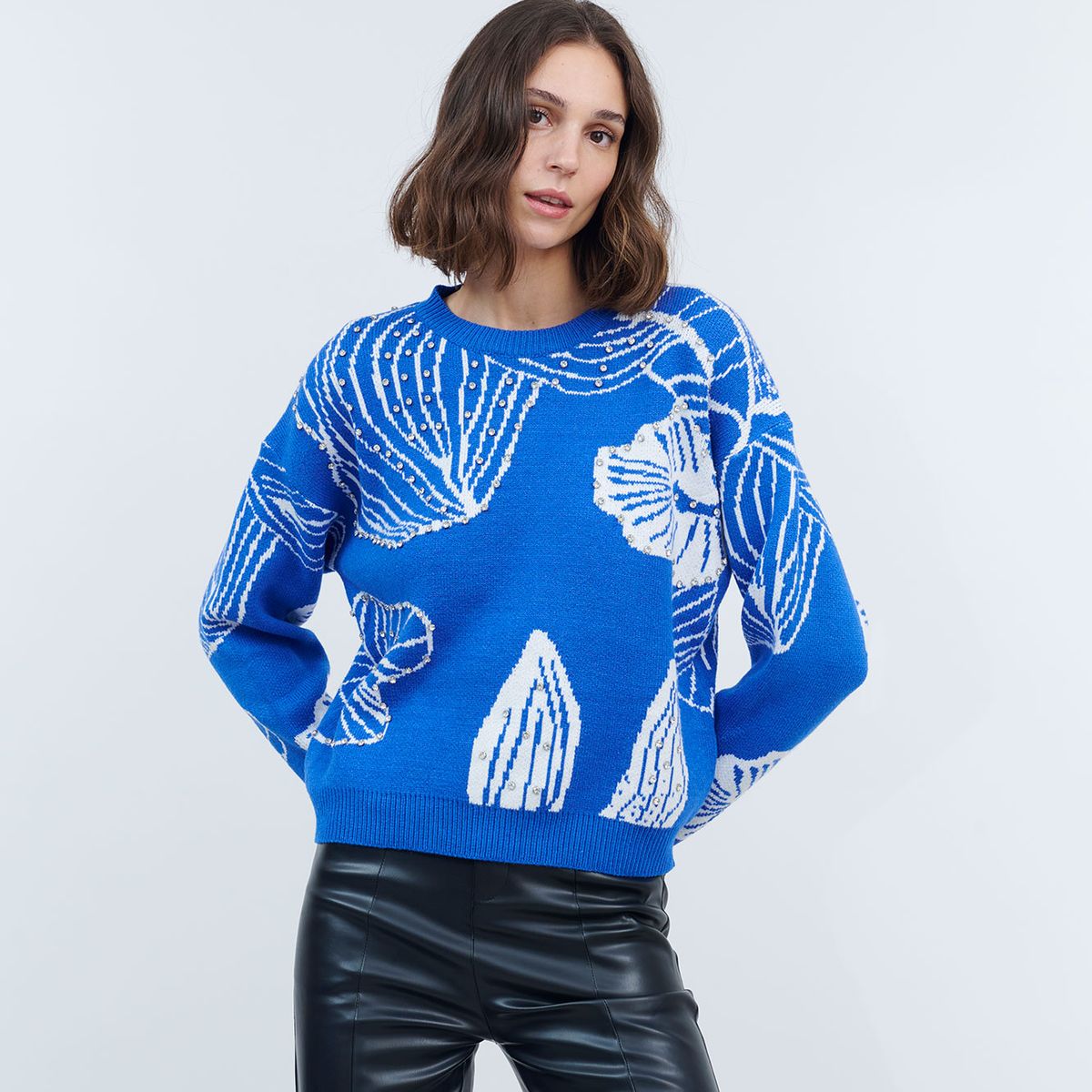 GUINDA - Sweater  cuello redondo con hojas y brillos Melya