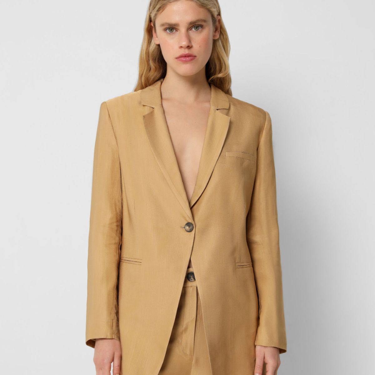 SCALPERS - Blazer Satinada Lazadas Camel