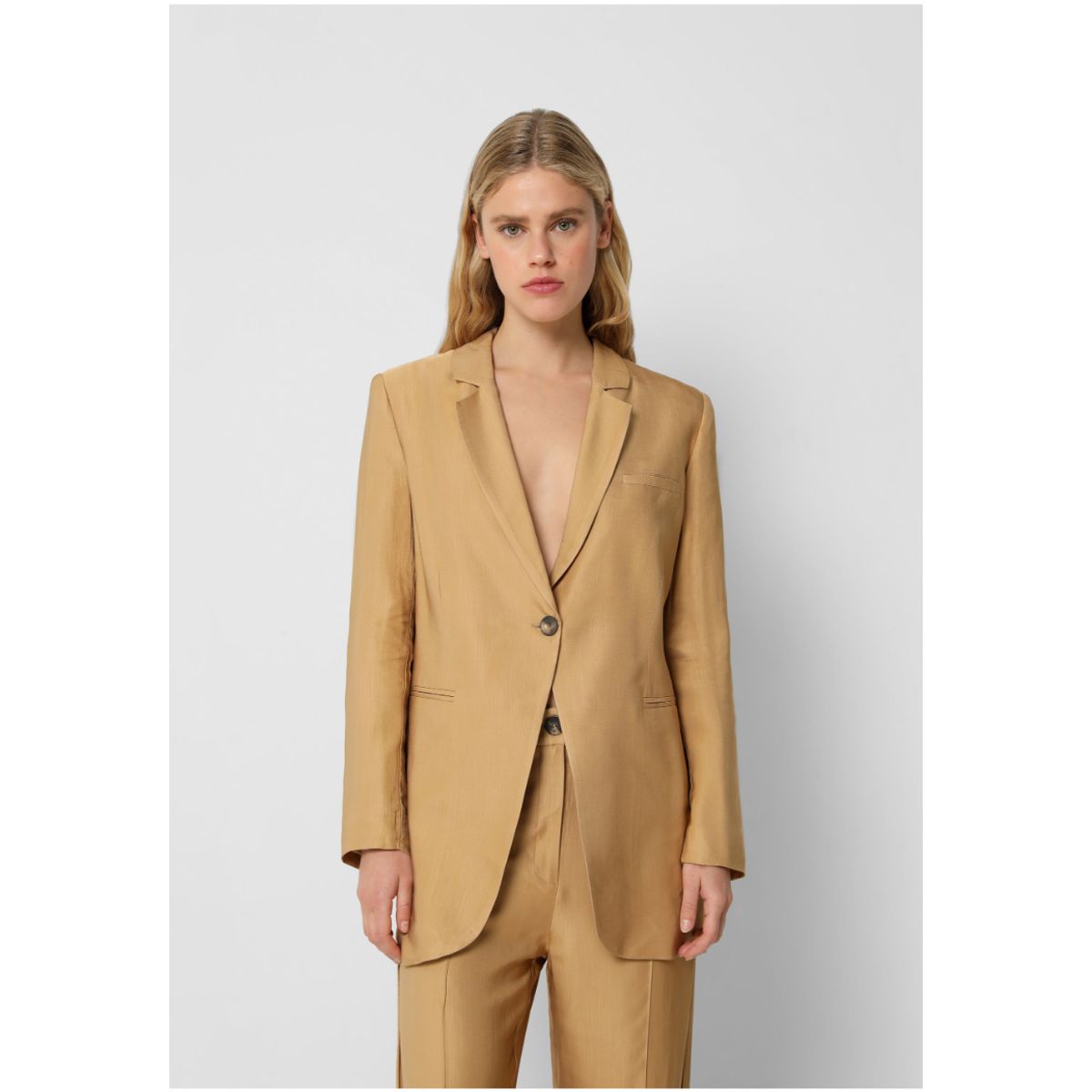SCALPERS - Blazer Satinada Lazadas Camel