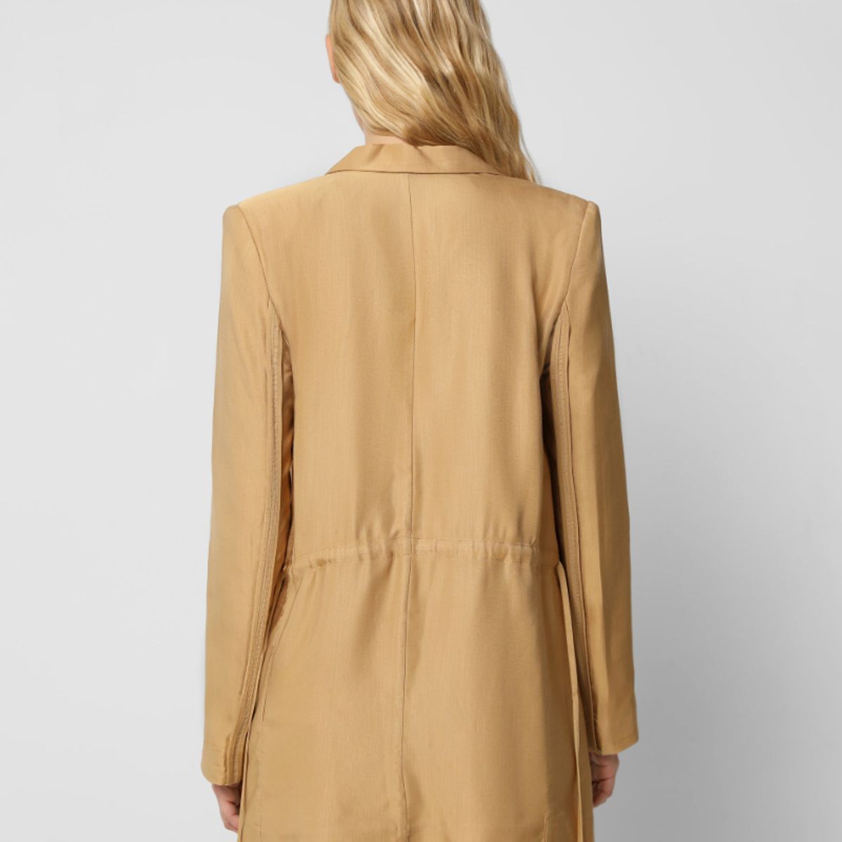 SCALPERS - Blazer Satinada Lazadas Camel