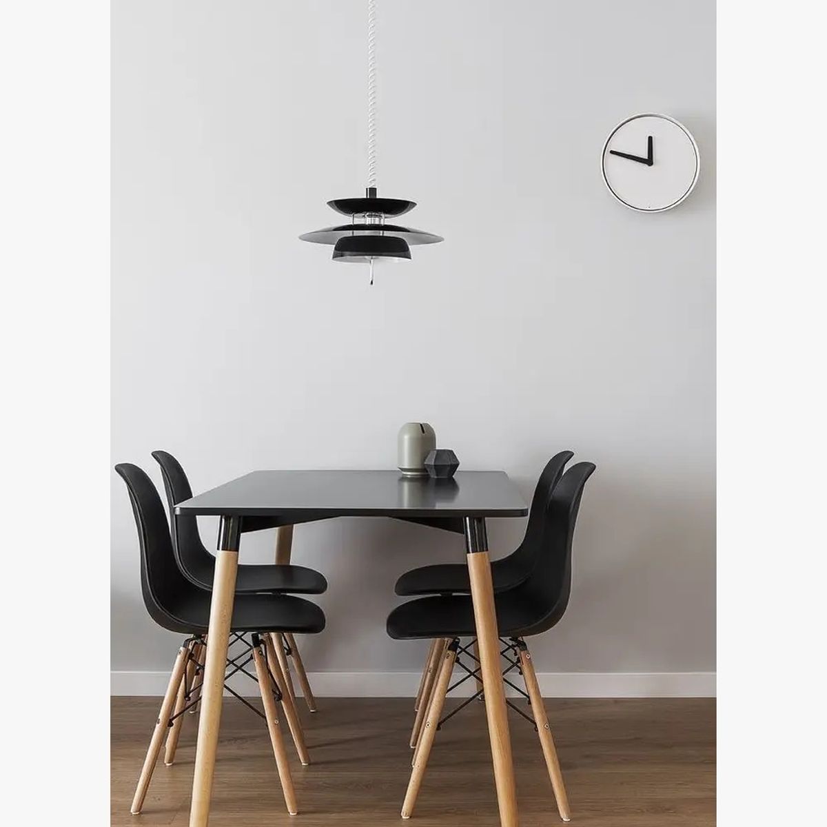 CORI CORI - Juego de Comedor Melamina Negra 120x80cm + 4 Sillas Eames Negro…