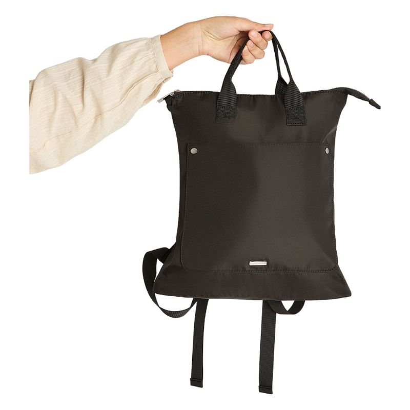 CURVI - Mochila Con Bolsillo Frontal Negro