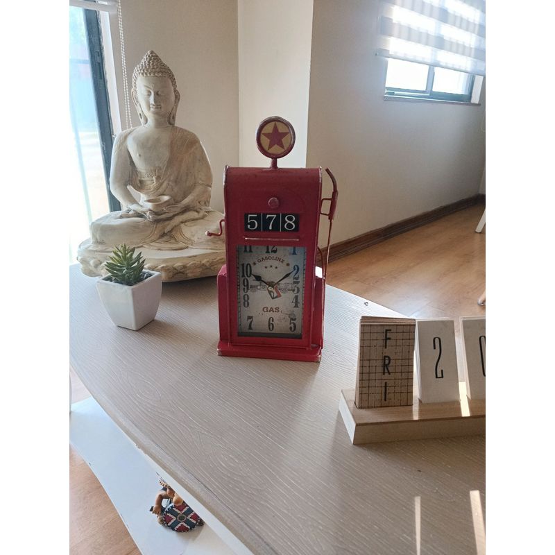 GENERICO - RELOJ VINTAGE SOBRE MESA GASOLINERA RETRO ROJA