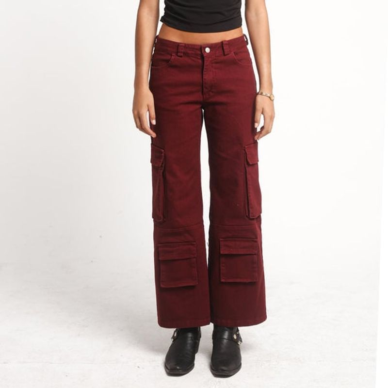 ME QUIERE MUCHO POQUITO NADA - Pantalón Cargo Burdeo Tiro Alto con Bolsillos - Qatar - MQM