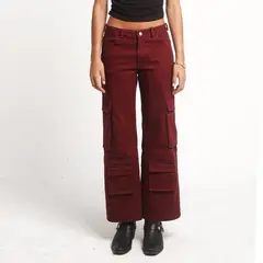 ME QUIERE MUCHO POQUITO NADA - Pantalón Cargo Burdeo Tiro Alto con Bolsillos - Qatar - MQM